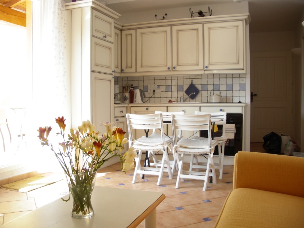 Kitchen with flowers